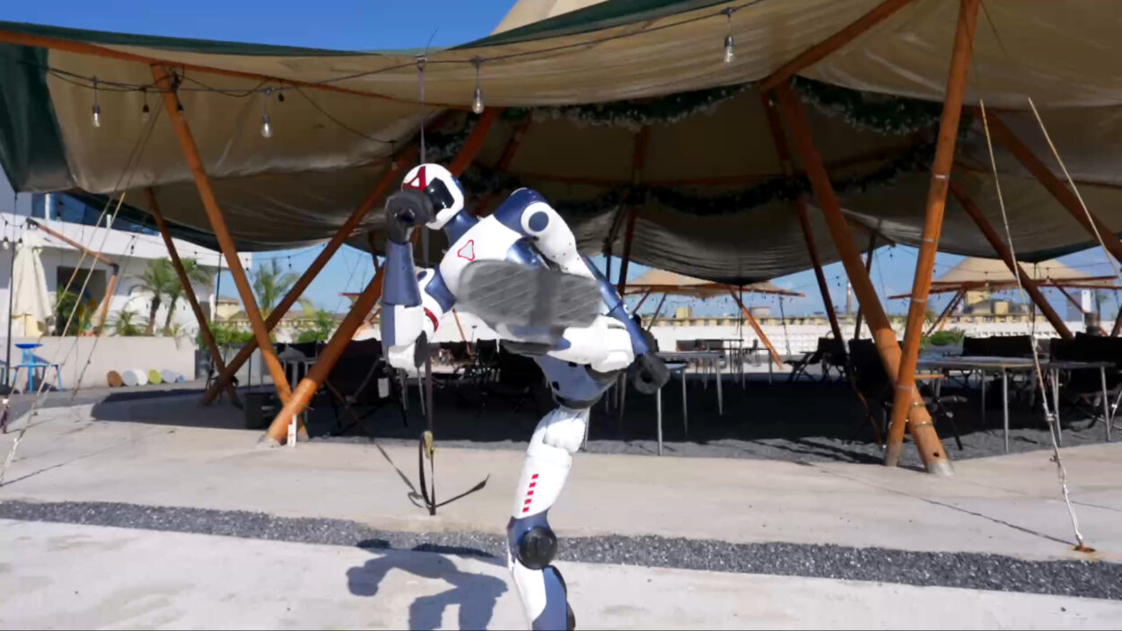 Robot R1 en position de combat.