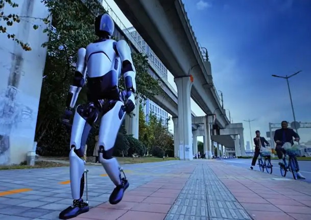 AgiBot A2 pendant son périple