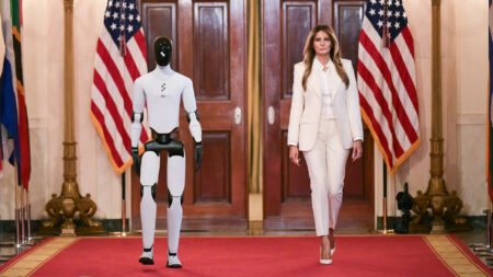 Robot humanoïde Figure 03 et Melania Trump